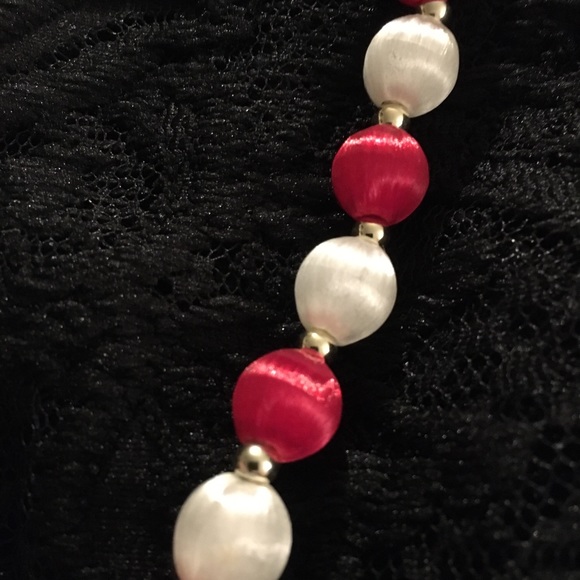 Pre-loved Vintage Satin bead necklace. In good vintage condition, very pretty! - Picture 7 of 8